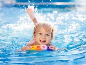 enfant-natation-nager-peur-emotion-stress-fleurs-de-bach